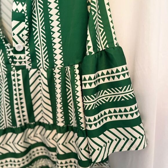 Bohemian Green Flowy V-Neck Dress with Bell Sleeves - Picture 3 of 4